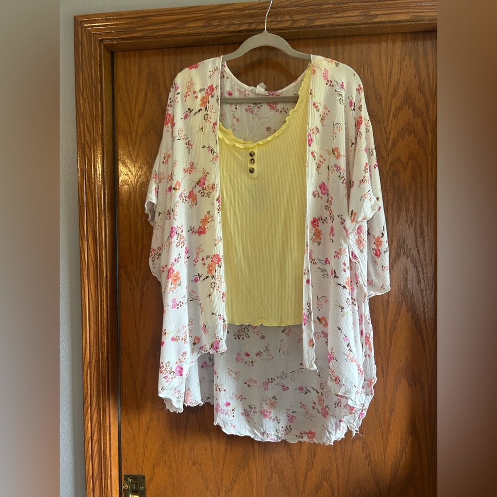 Francesca’s FloralEmory park kimono and  Ribbed Yellow tank 2 piece set